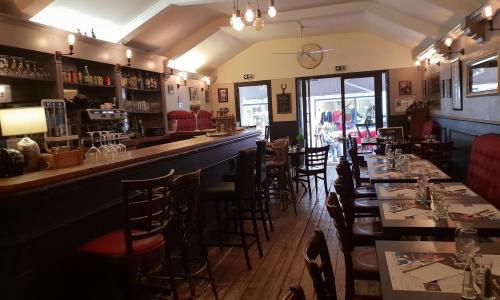 Bar, restaurant Cannes centre 