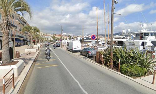Fonds de commerce de restauration devant le port de Cannes