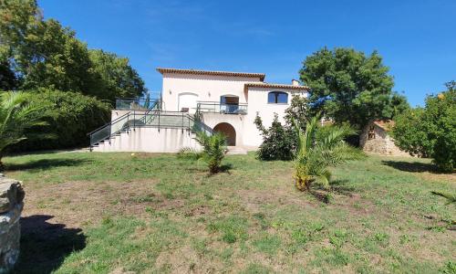 Grande villa dans un quartier résidentiel et calme de Mougins