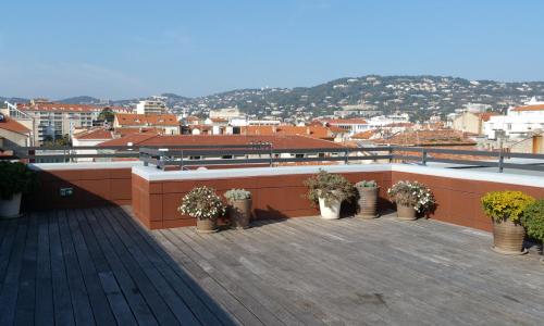 Immeuble avec terrasse dans la banane